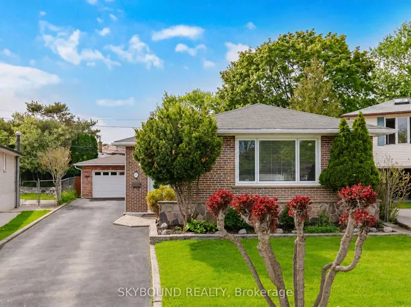 14 Monet Ave, Toronto, ON M9C 3N7