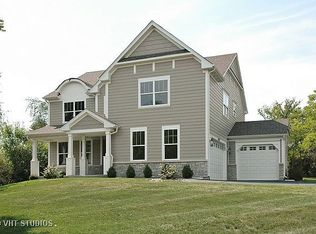 41 Lake Shore Dr, Barrington, IL 60010