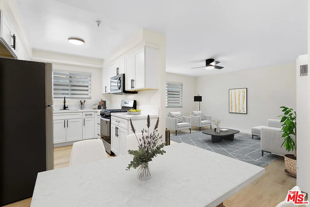 2 bed, 1.0 bath, 850 sqft, $2,100 — Photo 3