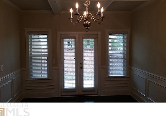 Dining Room Doors That Lead to the Covered Patio