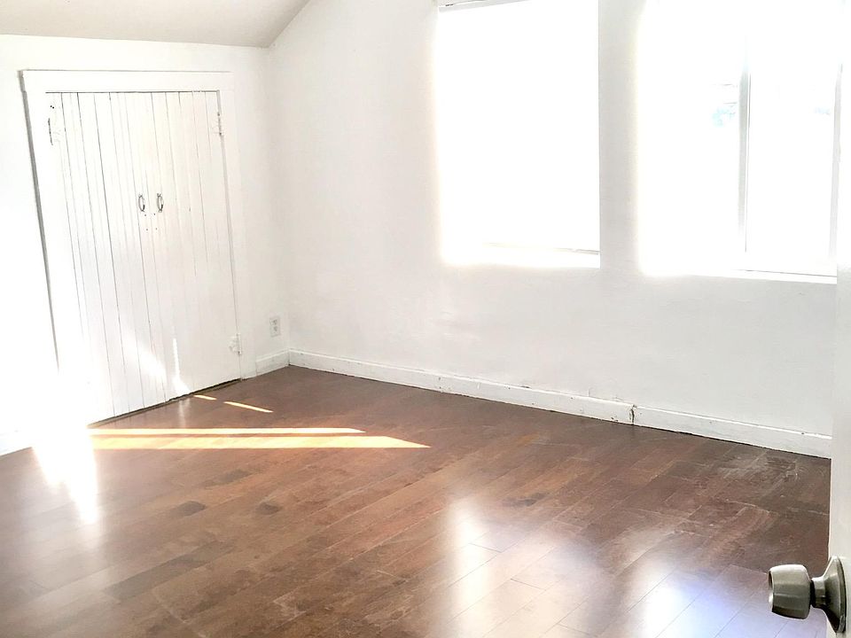 1st image of 914 Herbert Ave