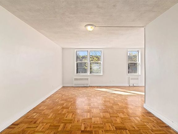 4th image of 31-85 Crescent St #104