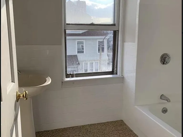 32 E Cottage St #2 — Photo 4