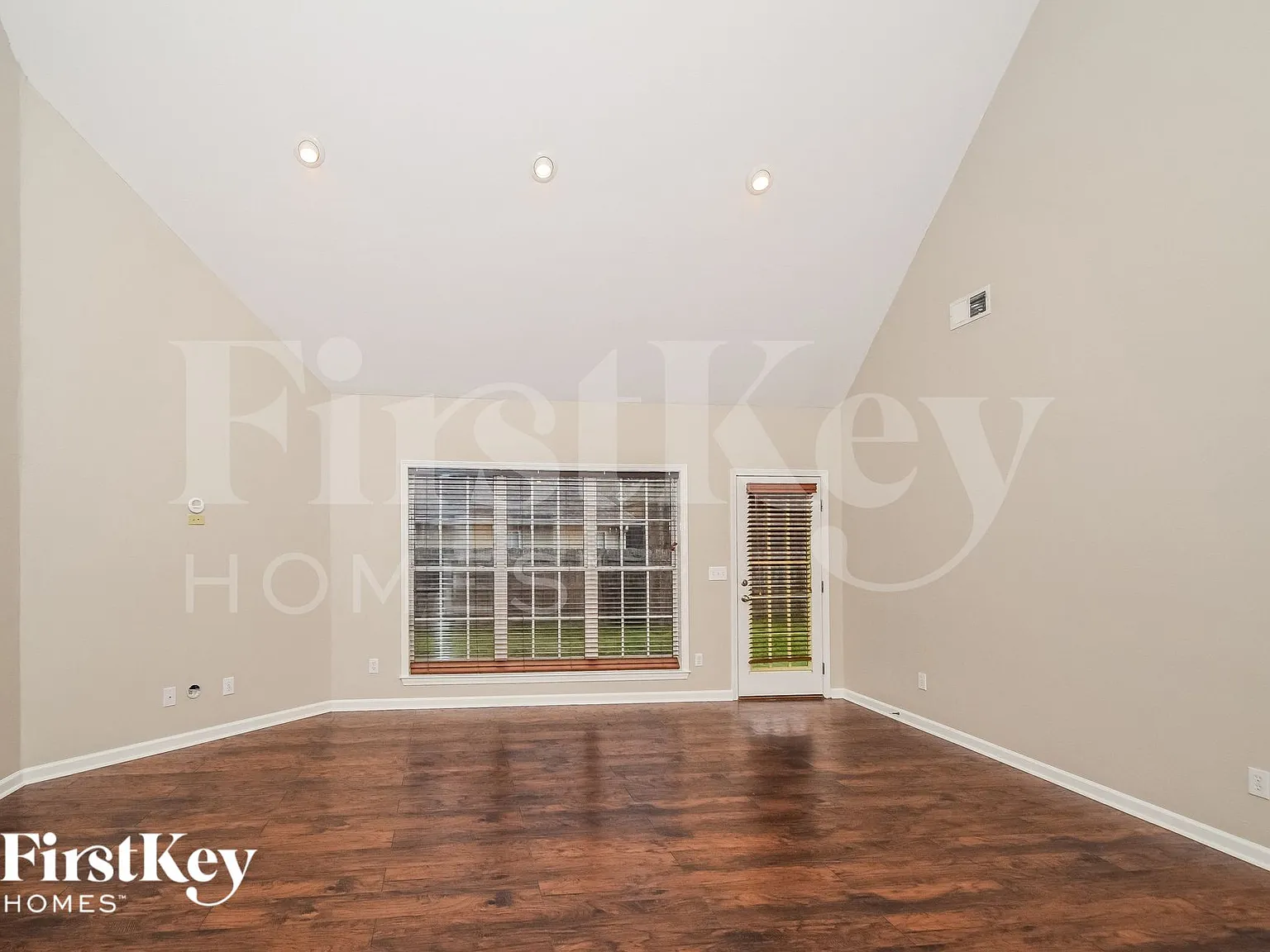 3 bed, 2.0 bath, 1648 sqft, $2,030 — Photo 3
