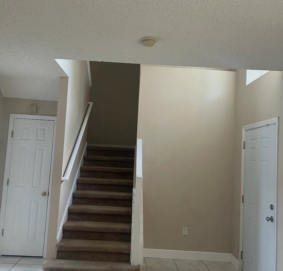 4 bed, 2.5 bath, 2162 sqft, $2,100 — Photo 1