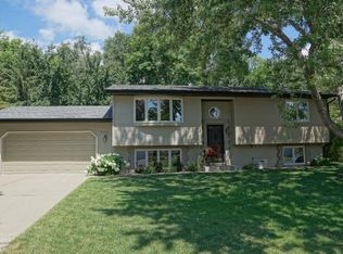2245 Vivian Ln, Saint Paul, MN 55119