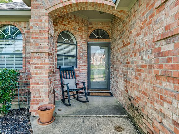 4th image of 314 Bluffview Ct