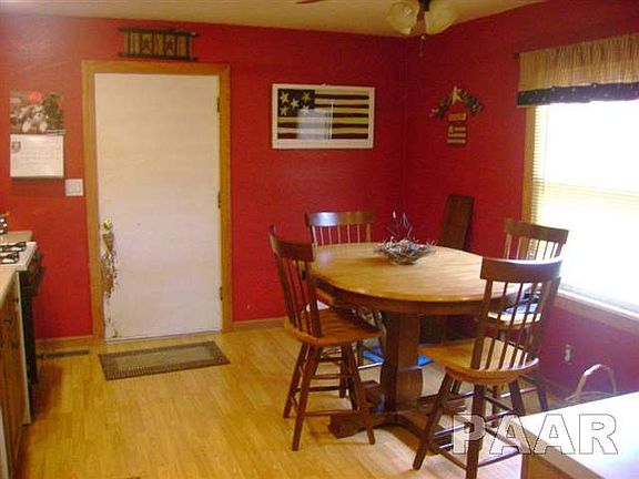 5th image of 211 E Rosewood Dr