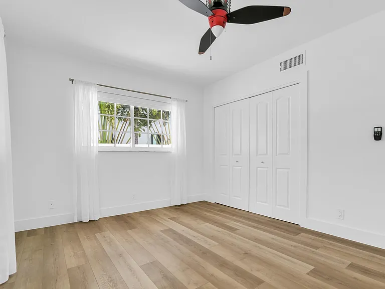 701 Appleby St — Photo 34