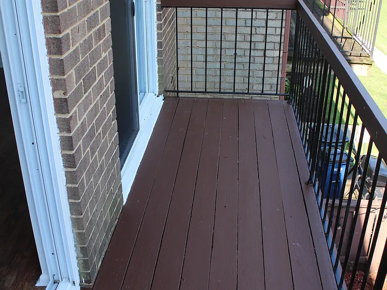 2324 Sun Valley Cir #J — Photo 24