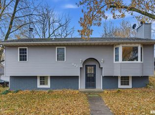 338 Benton St, Le Claire, IA 52753