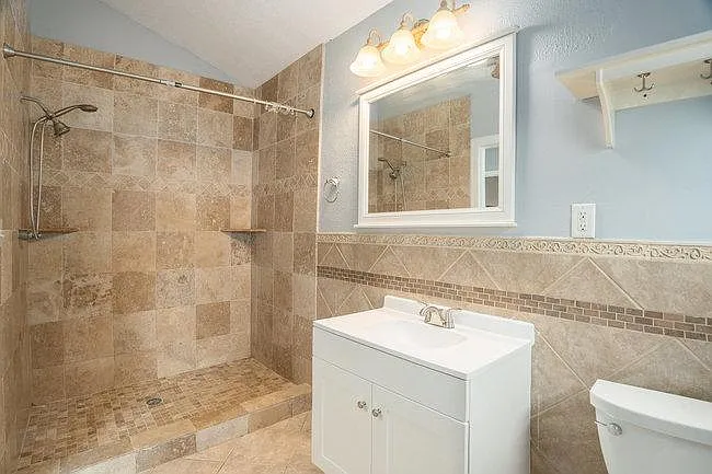 4 bed, 2.0 bath, 2253 sqft, $905 — Photo 2