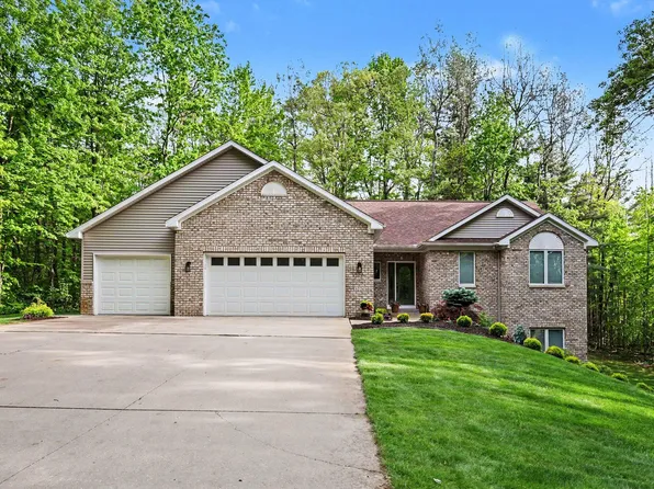 5224 Bonasa Dr NE, Rockford, MI 49341