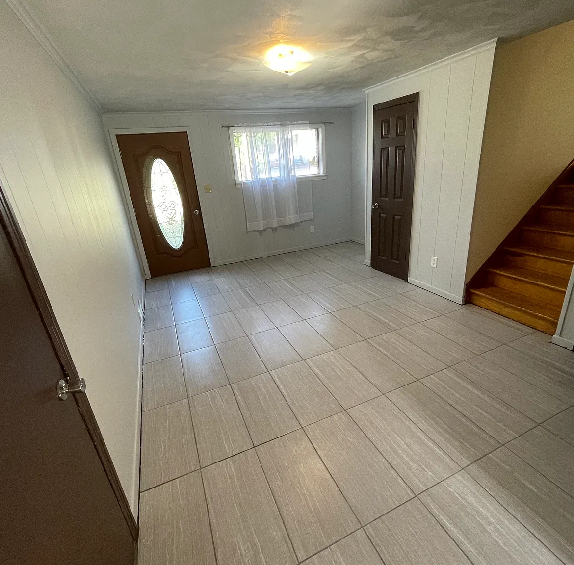 904 Pratt Dr — Photo 2