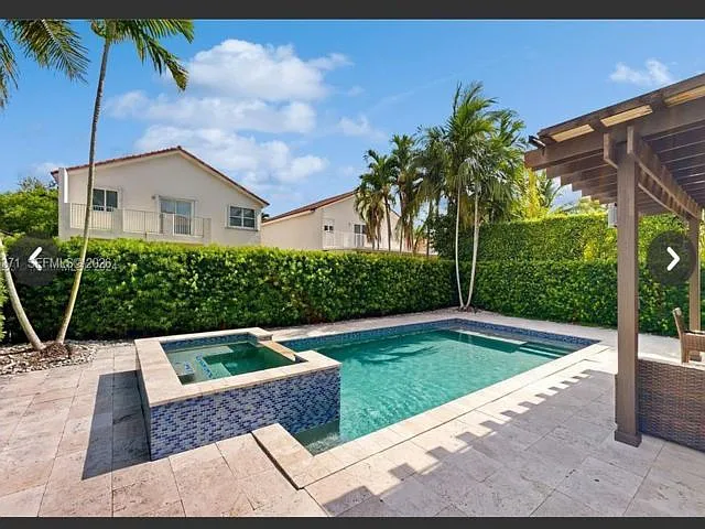 10942 NW 59th St — Photo 3