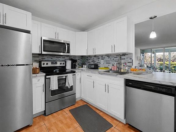 2nd image of 1101 NE 191st St #H314