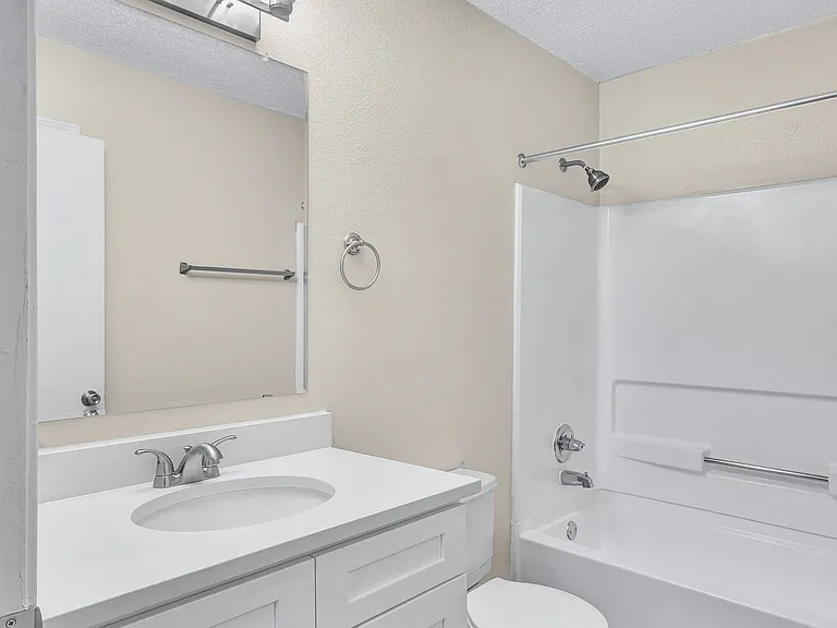 Willow Bend Townhomes — Photo 18