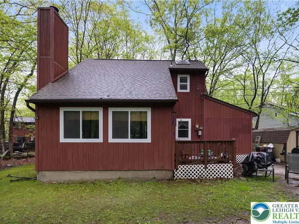 235 Scenic Dr, East Stroudsburg, PA 18302