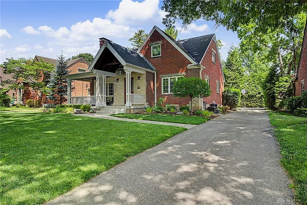 3 bed, 2.5 bath, 2452 sqft, $2,800 — Photo 3
