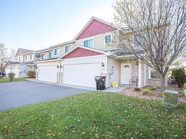 Town Center Townhomes — Photo 10