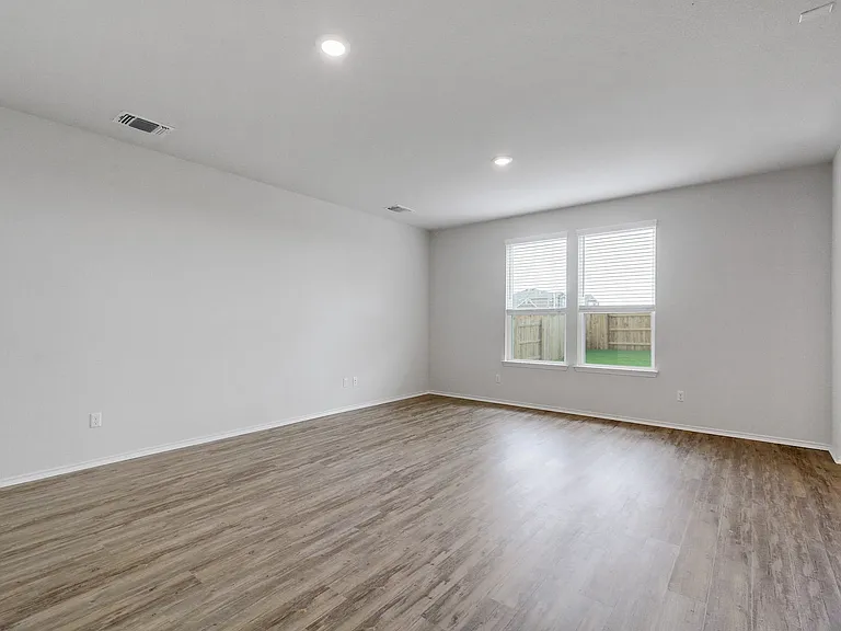 121 Nettletree Dr — Photo 5