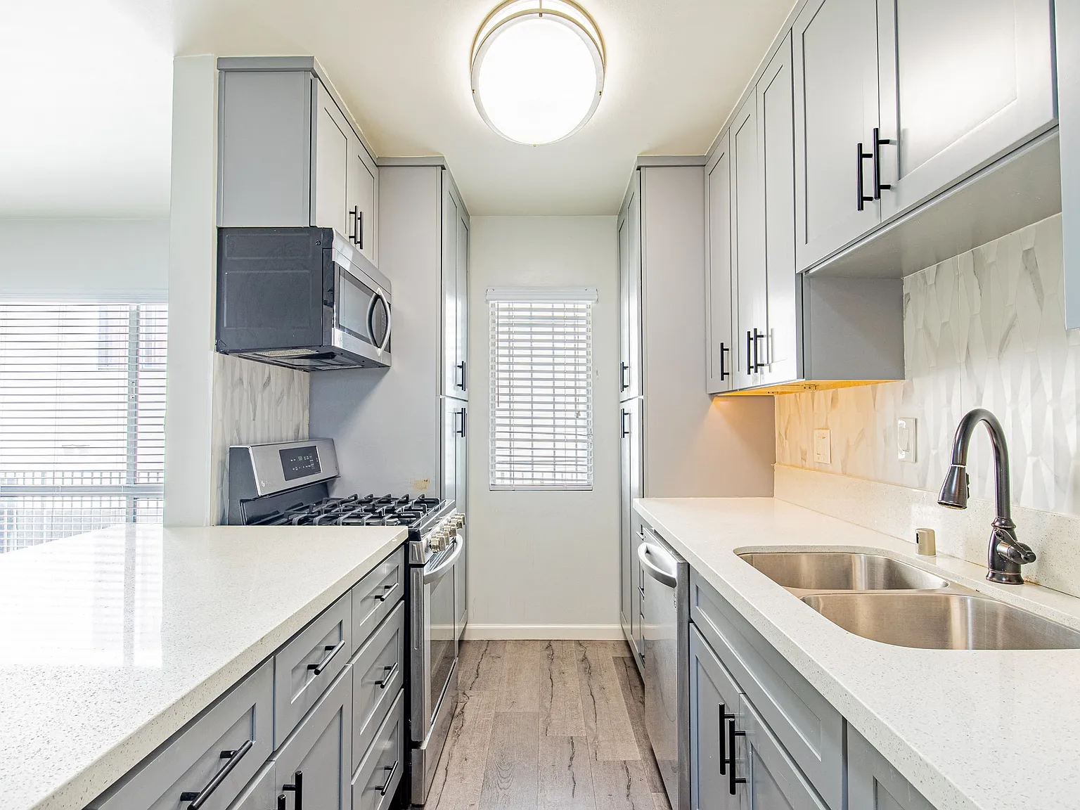 Euclid St Apartments — Photo 4