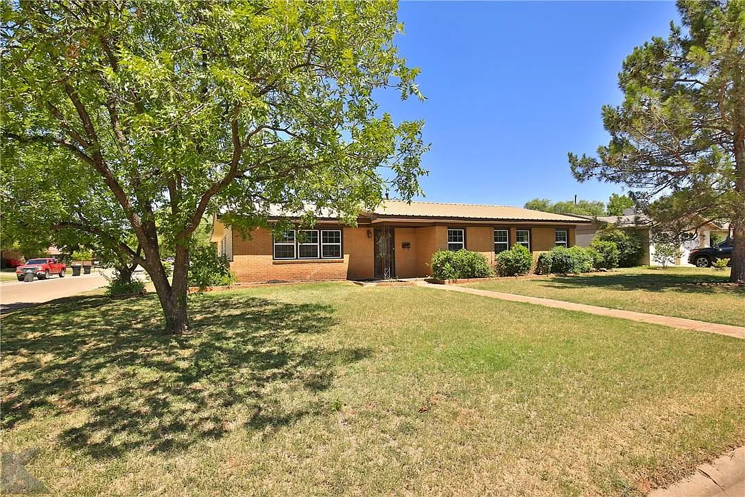 4 bed, 1770 sqft, $2,950 — Photo 1