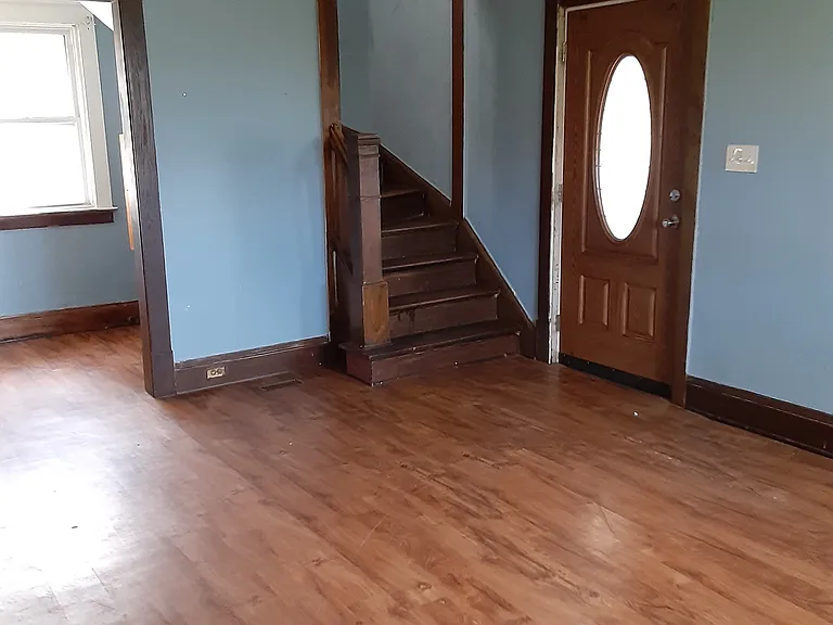 3402 N Detroit Ave — Photo 1