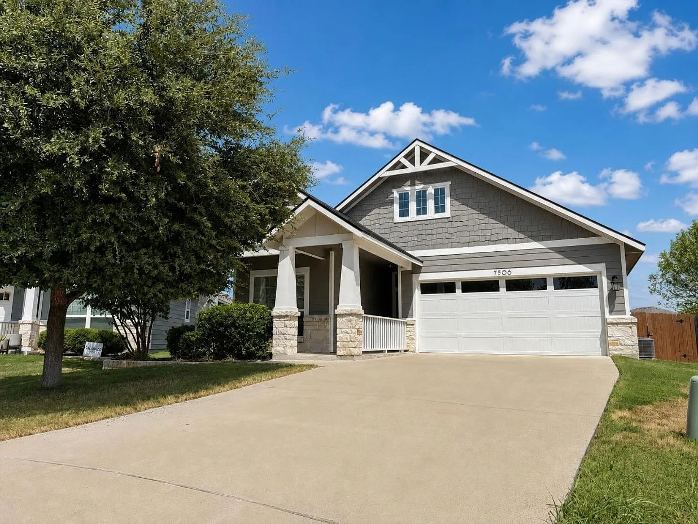 Beautiful 3 Bedroom/2 Bathroom Home with Large Fenced Yard in Temple! — Photo 2