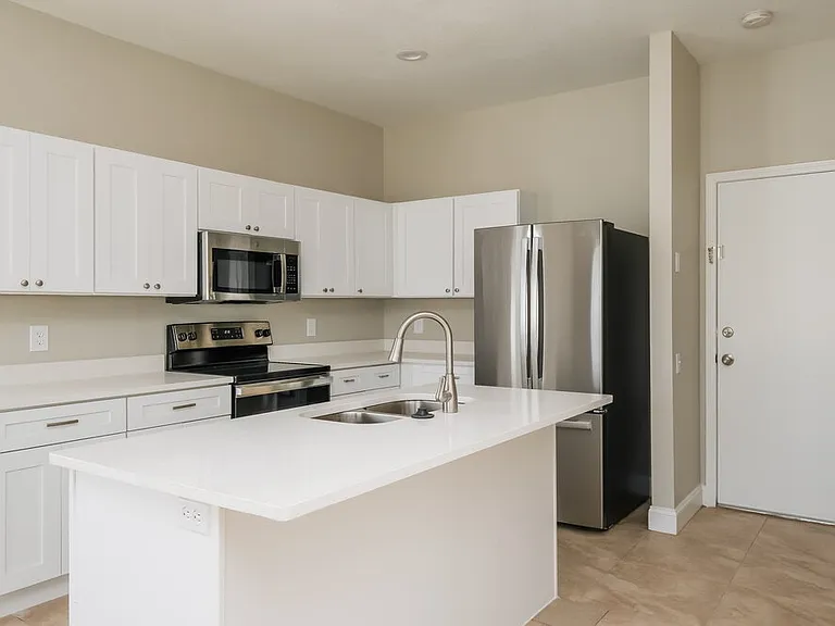 11305 Misty Isle Ln — Photo 9
