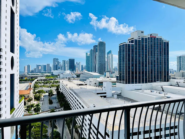 1750 N Bayshore Dr #1706 — Photo 3