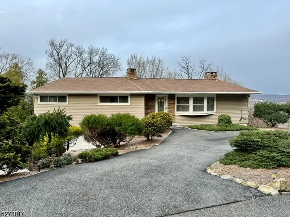 15 Carper Ln, Riverdale Boro, NJ 07457