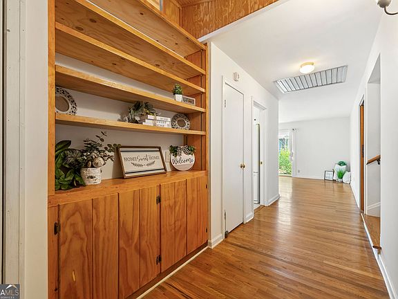 5th image of 282 Evelyn St NW