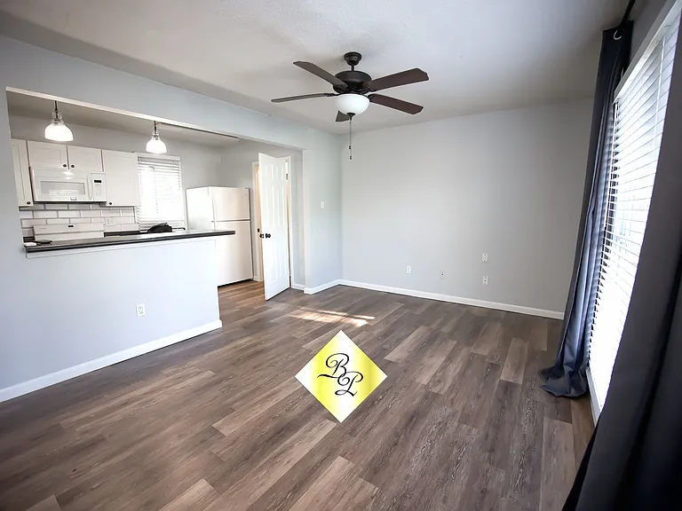 33 N Rembert — Photo 2