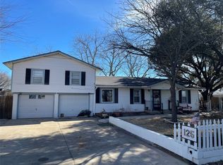 125 Live Oak St, Azle, TX 76020