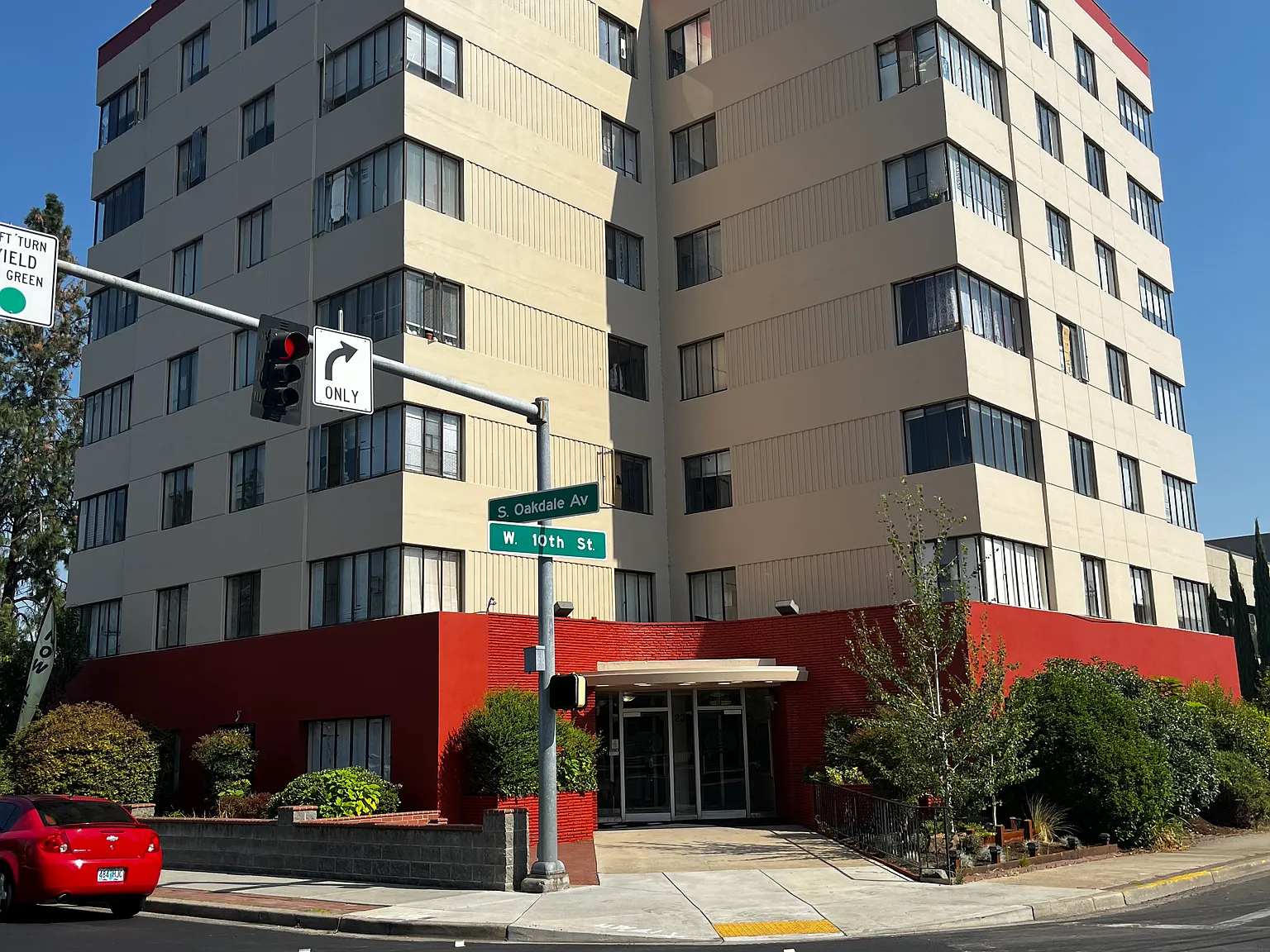 The Medford Plaza — Photo 2