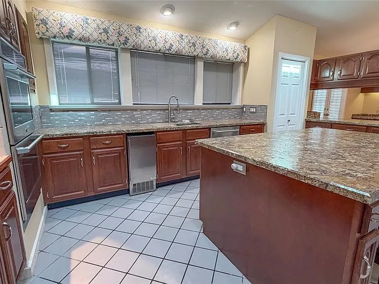 8445 Cessna Dr — Photo 7