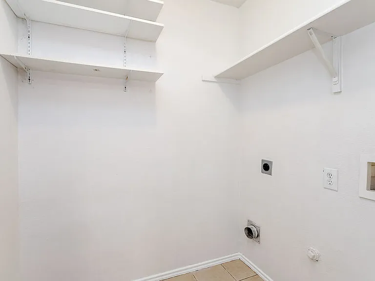 4606 Green Meadow Dr — Photo 15