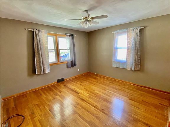 5th image of 224 N Harrison St