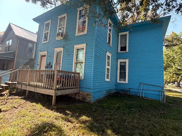 921 SW 10th Ave, Topeka, KS 66604