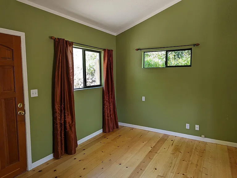 Courtney St — Photo 9