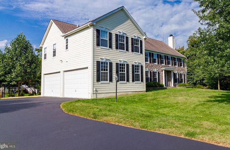 1st image of 1065 Birch Ln
