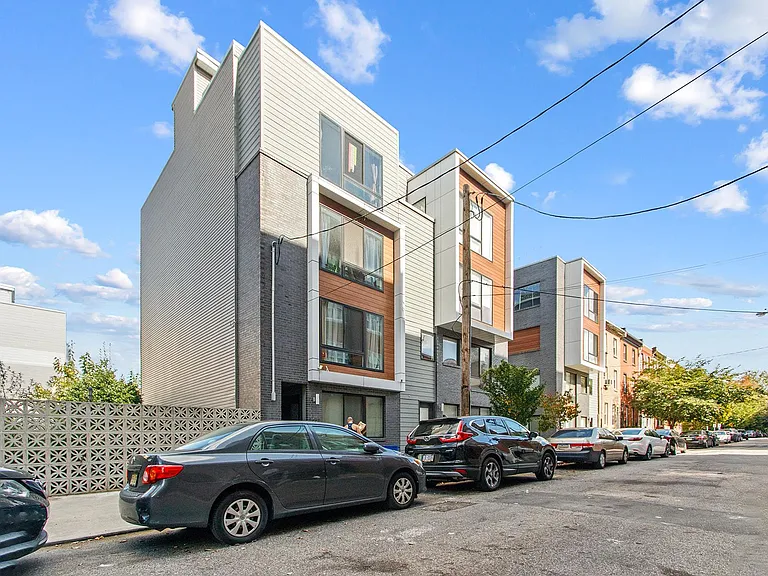 1649 E Eyre St #7 — Photo 3