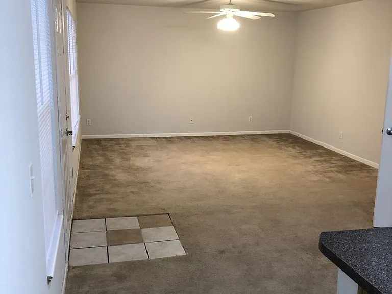Country Club Apartments — Photo 3