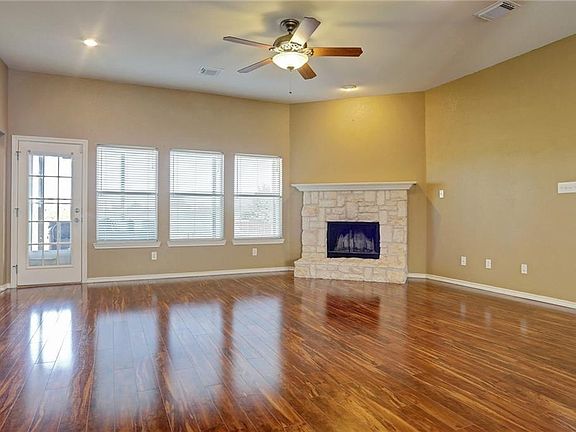 5th image of 1099 Meadow Hill Dr