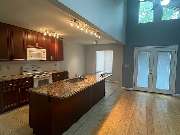 8006 Briardale Dr — Photo 10