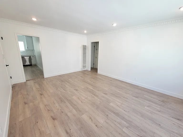 1261 S Citrus Ave #2 — Photo 4