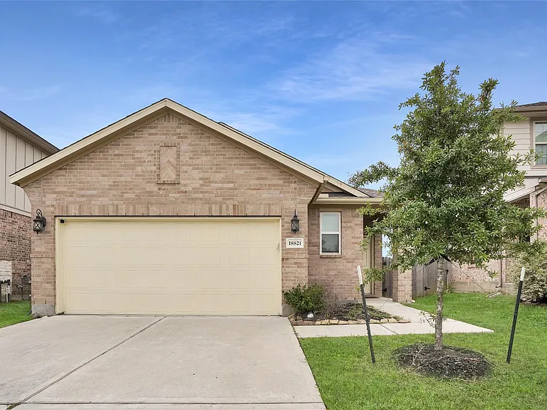 18821 Amaro Hills Dr — Photo 1