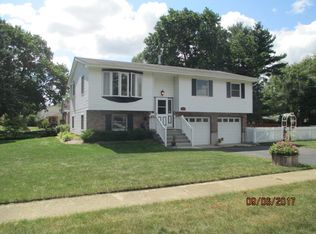 487 E Broadway Ave, Crystal Lake, IL 60014