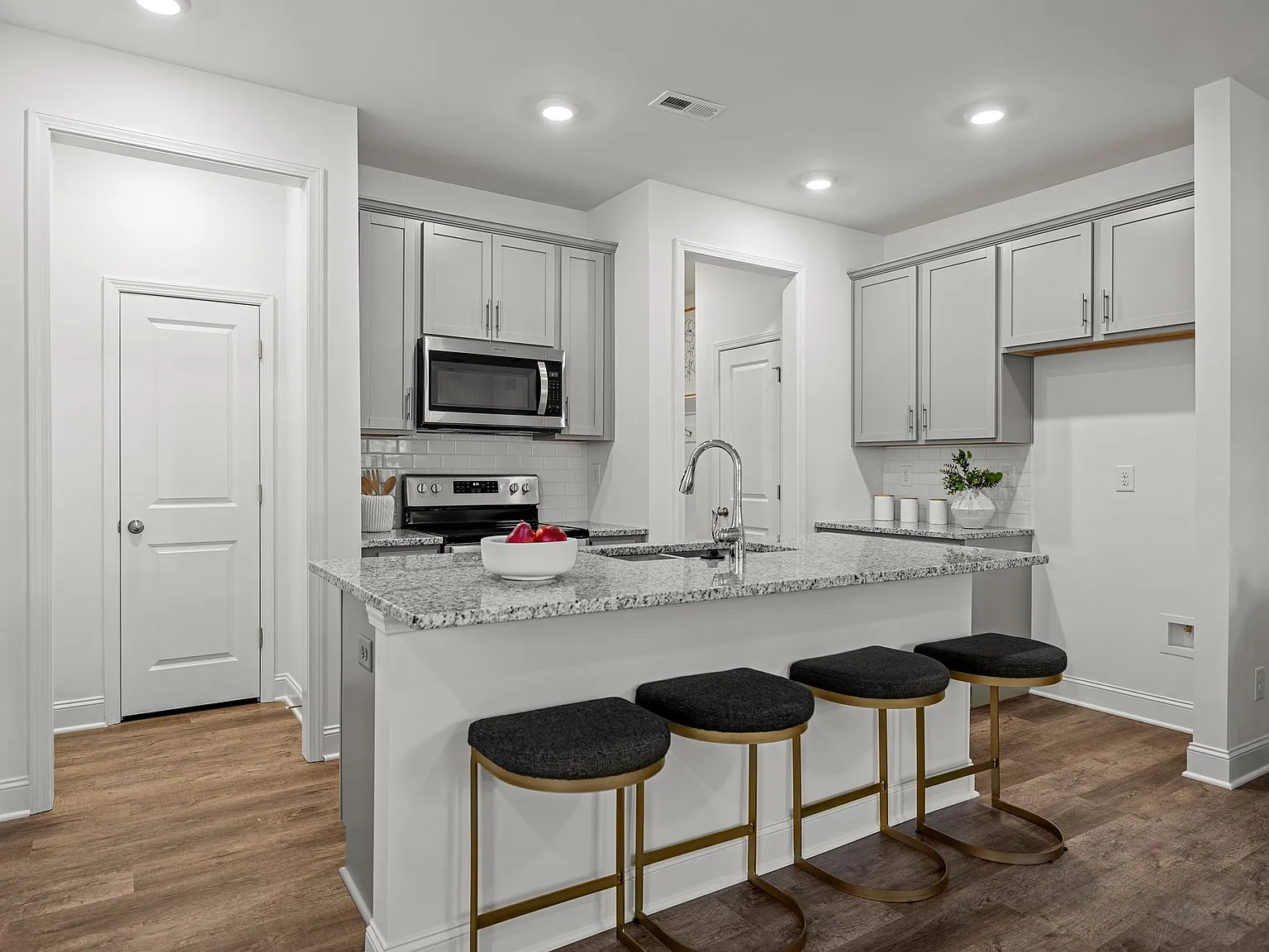 3 bed, 1385 sqft, $2,650 — Photo 4